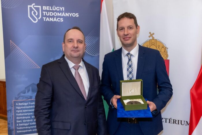 Dr. Kovács Zsoltot Szabó András-éremmel tüntették ki - Széchenyi István Egyetem Kautz Gyula Gazdaságtudományi Kar/Zsolt Kovács PhD awarded the András Szabó Medal - Kautz Gyula Faculty of Business and Economics